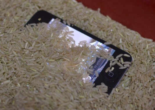 Rice can absorb water from device