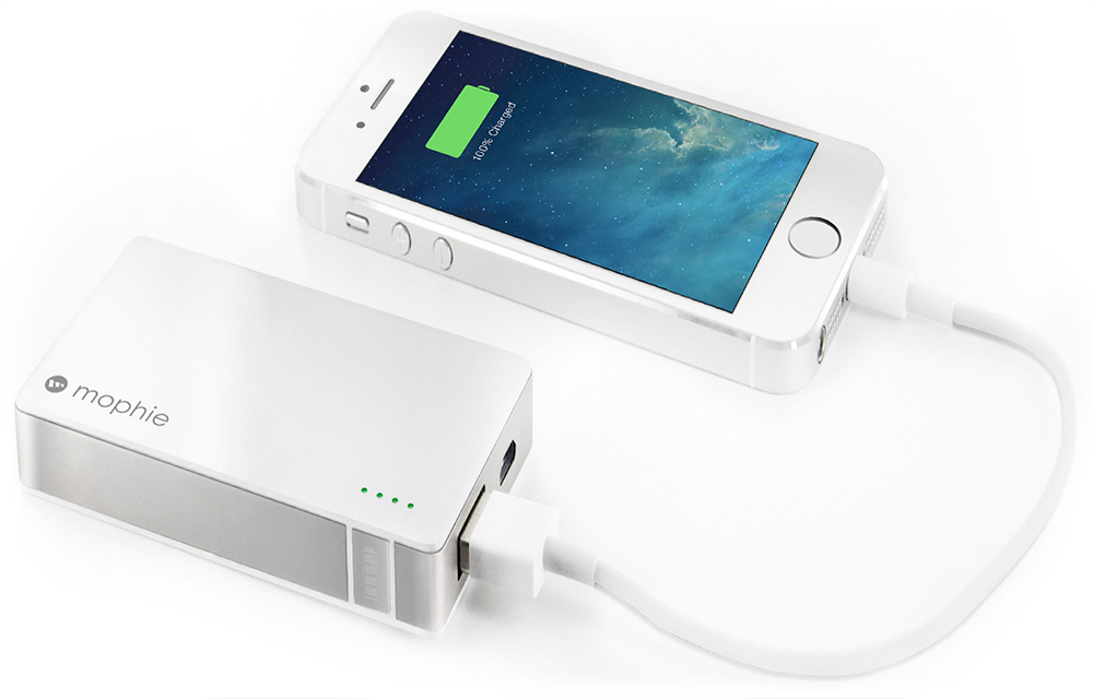 charging-the-smartphone-using-power-bank