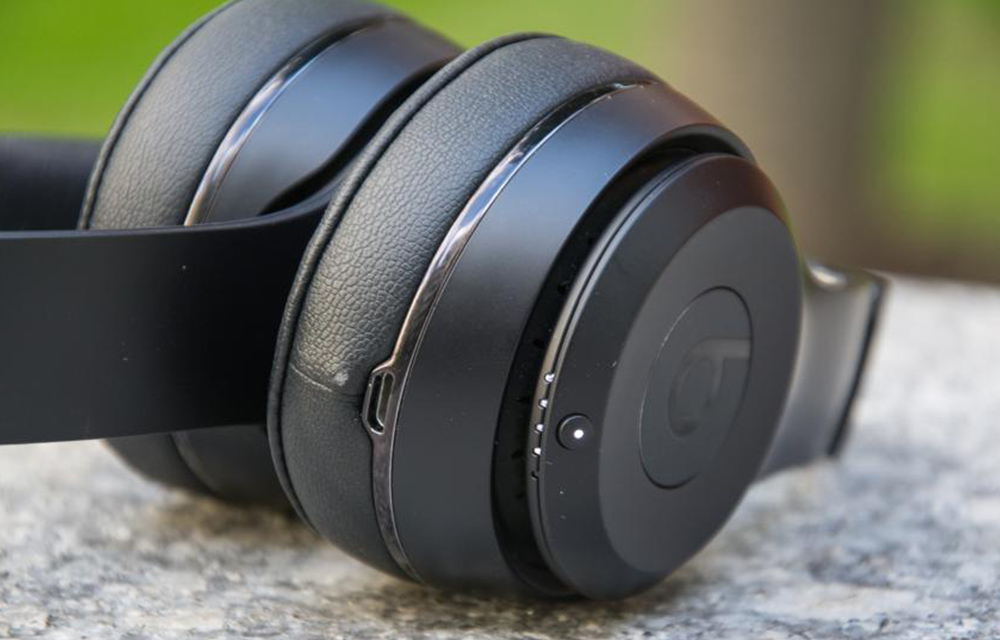 beats-solo3-wireless-headphone-zoomed-view