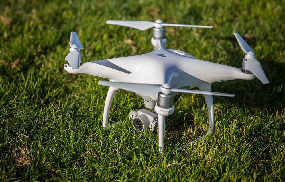 dji-phantom-4-on-grass