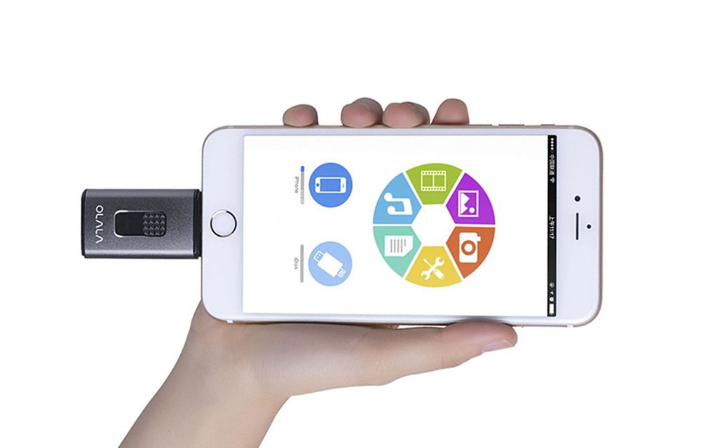 OLALA 64GB iPhone Flash Drive Connected