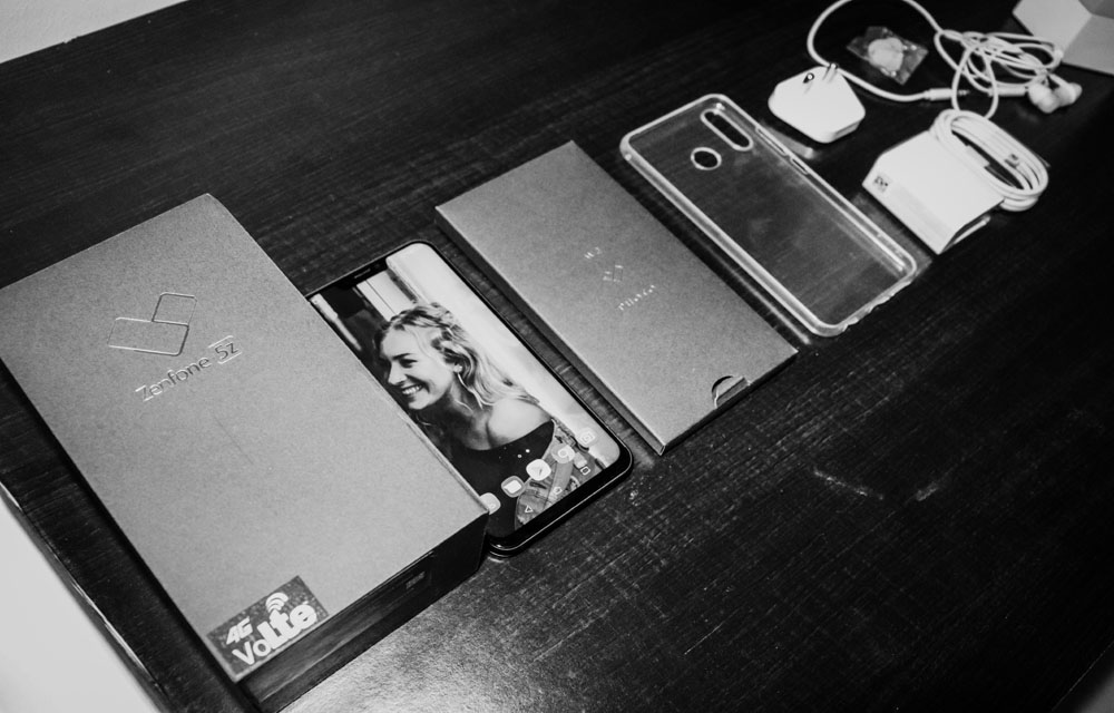 Asus Zenfone 5Z Box Contents