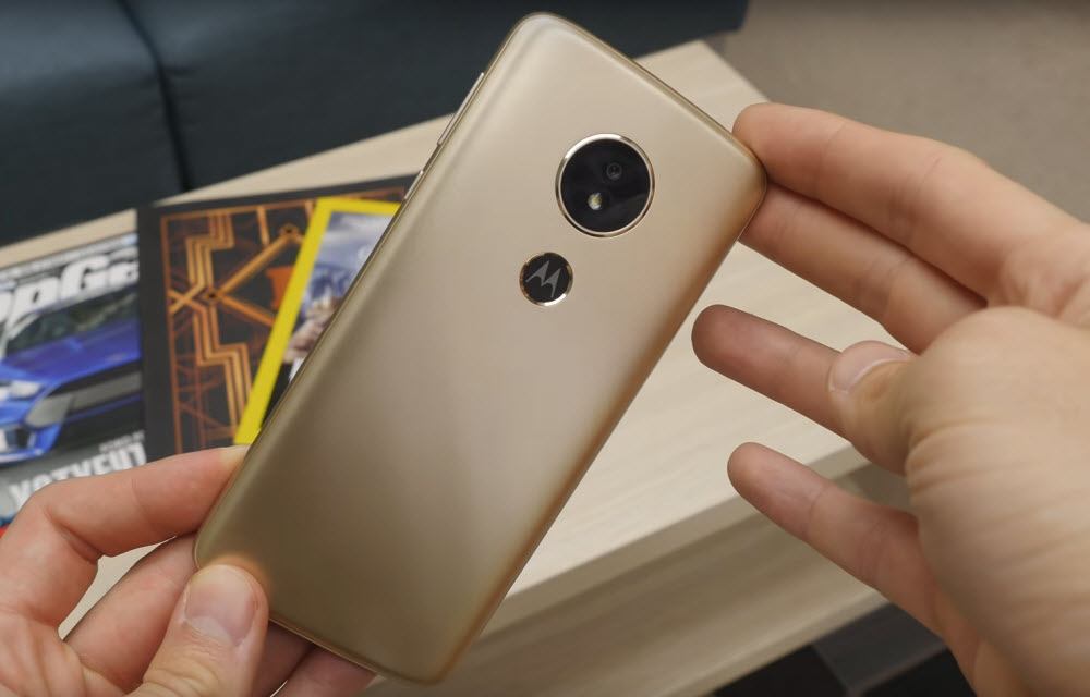 Moto E5 Design