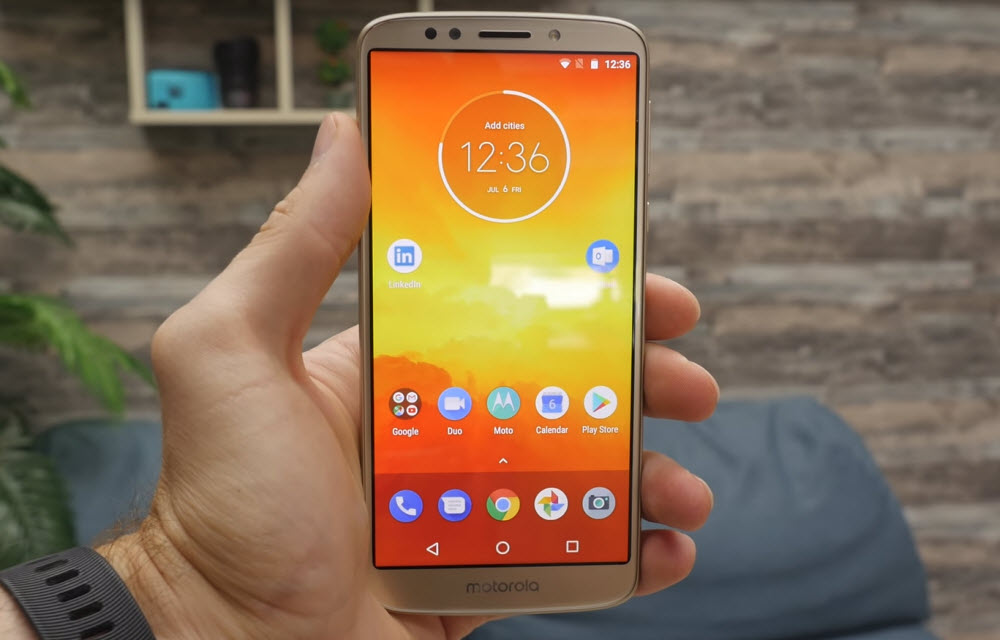 Moto E5 Display