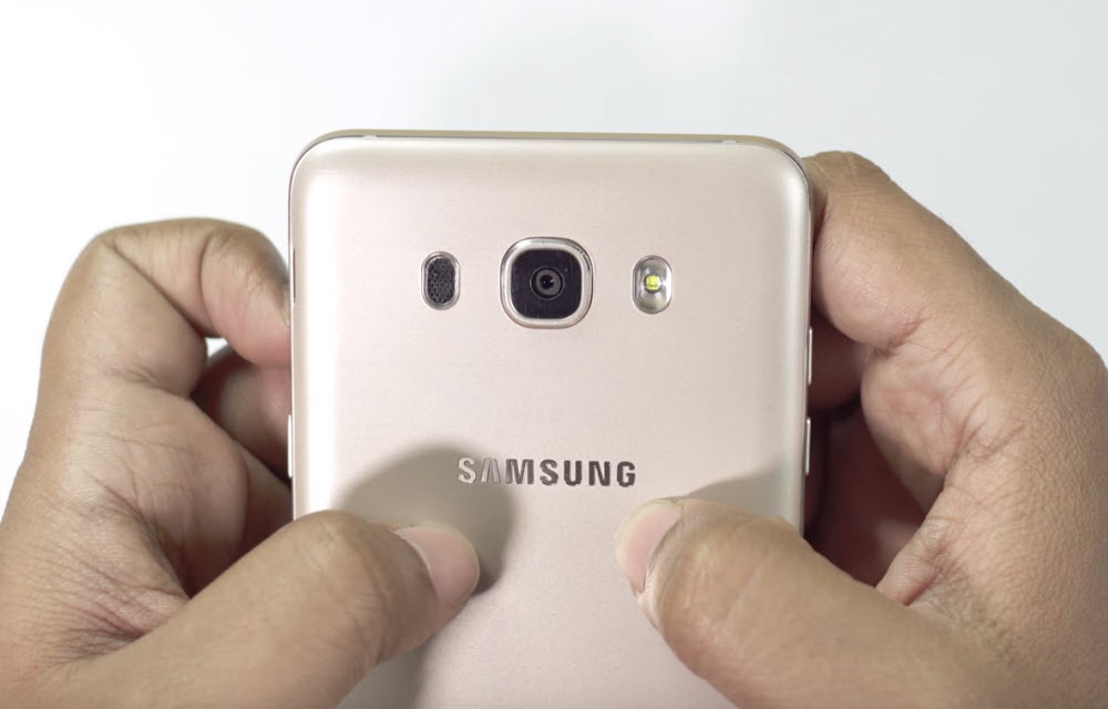 Samsung Galaxy On8 Design