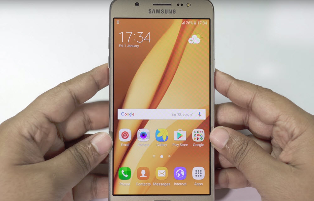 Samsung Galaxy On8 Display