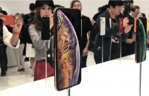 New Apple iPhone X series is directly available at Apple stores