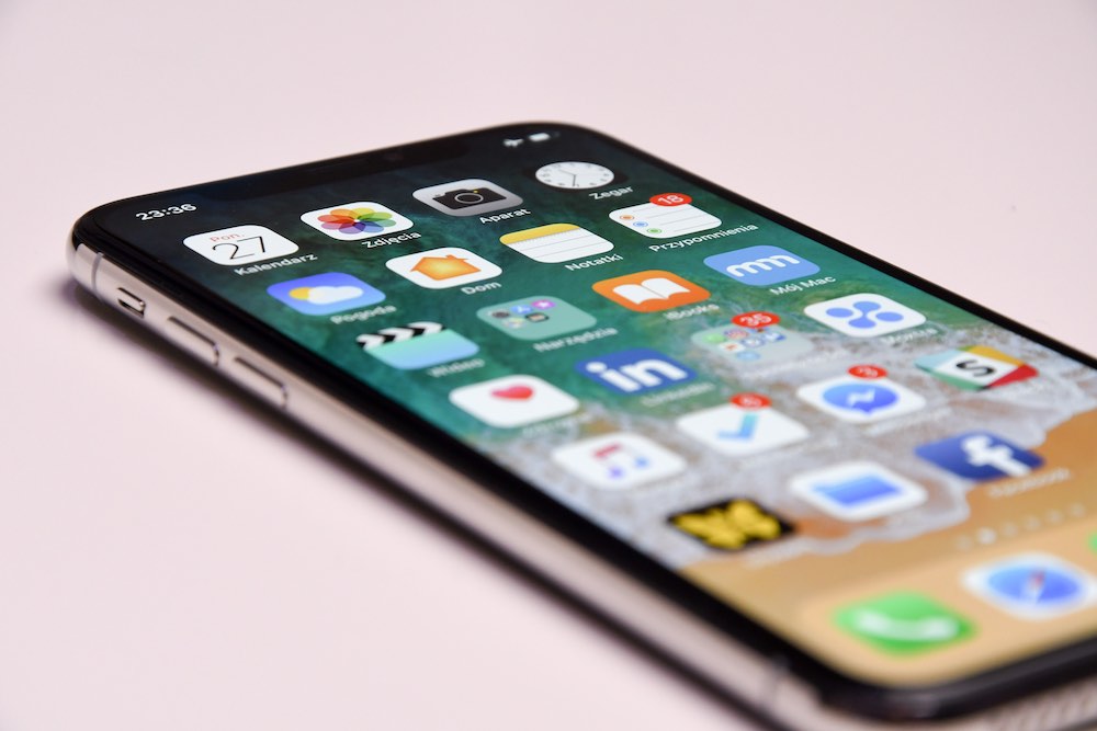 Here's How you Can Hide App Folder Names in iOS
