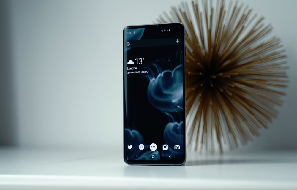 Samsung Galaxy S10 Design and Display