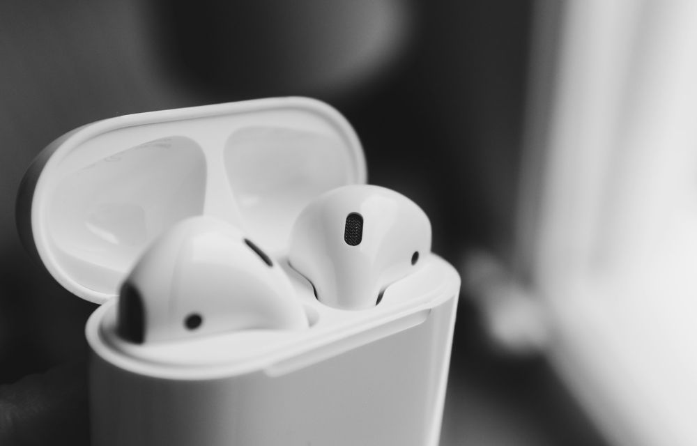 Apple to Introduce Live-Translation Feature for AirPods in iOS 19